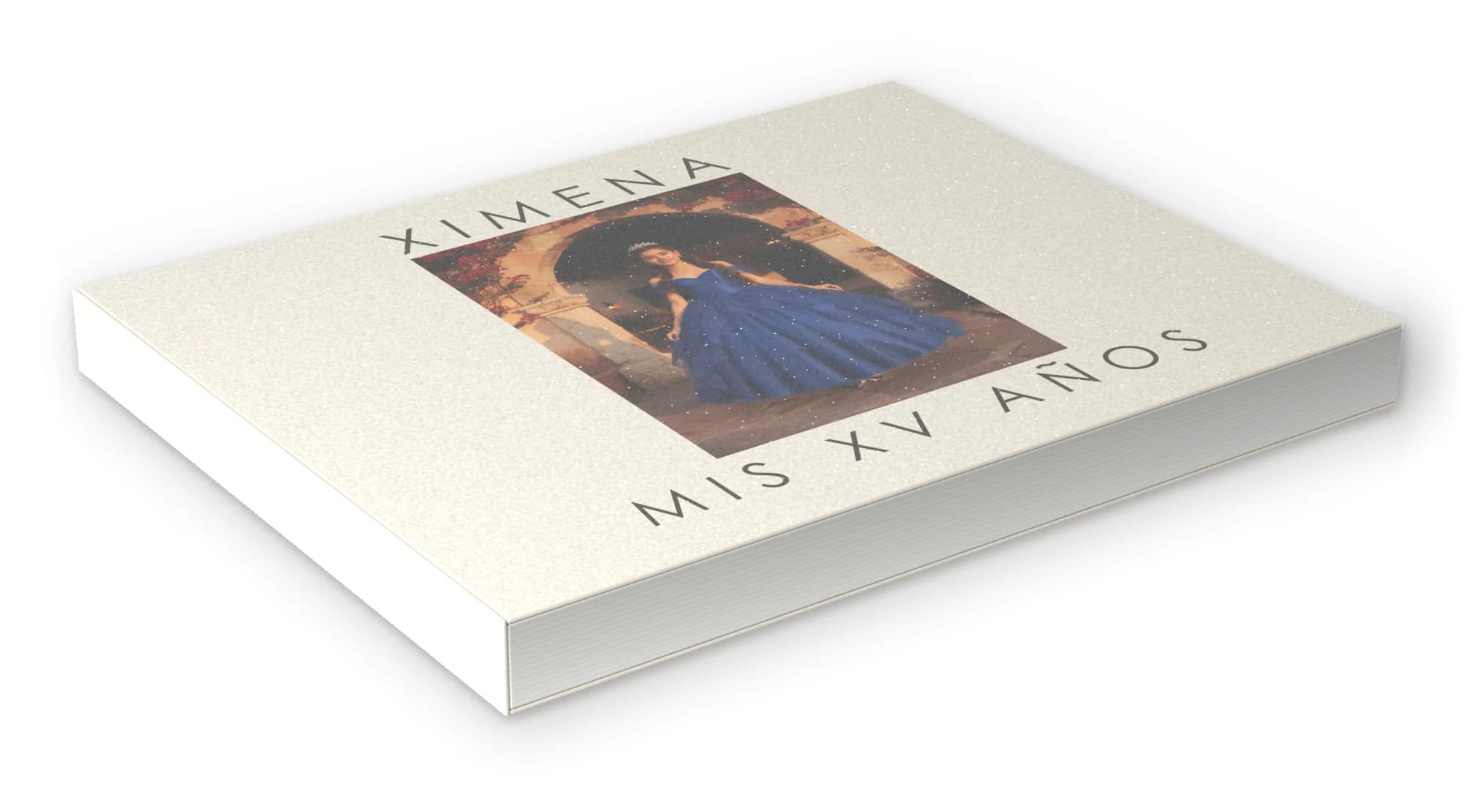 Álbum de xv años cerrado, con su portada, sobre fondo claro